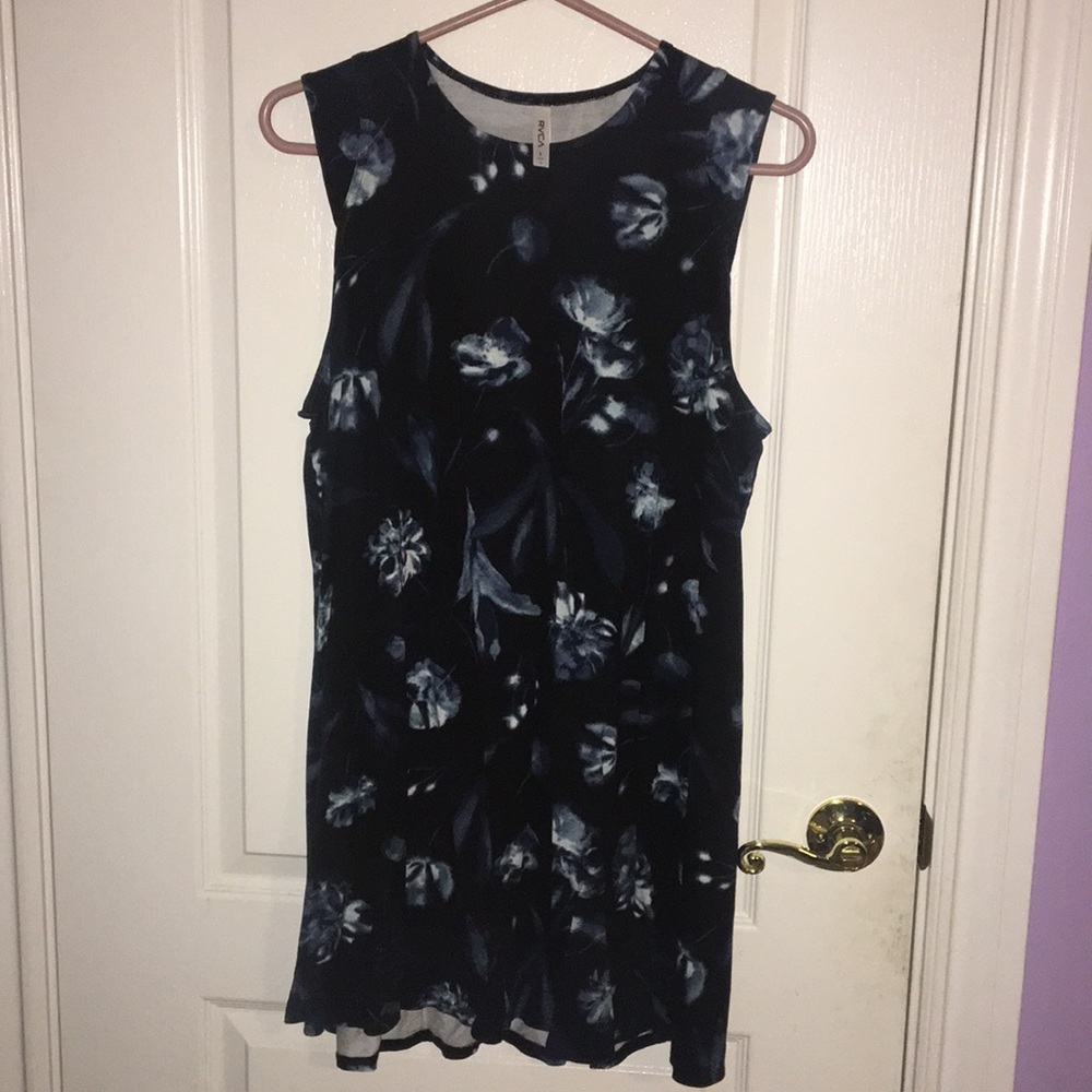 PacSun RVCA Large black and blue floral dress